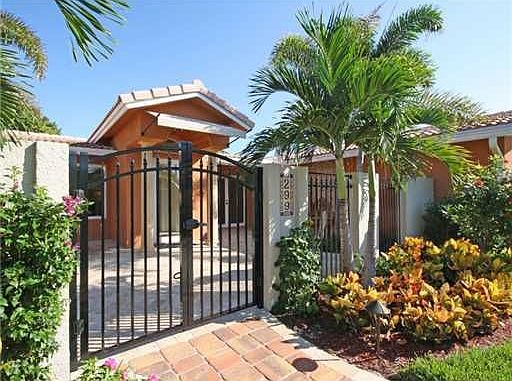 Home For Sale In Boca Villas