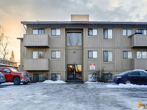 4th image of 926 W 26th Ave APT 211