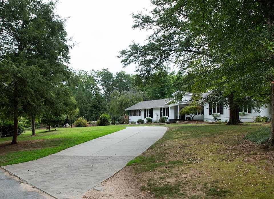 1st image of 240 Forest Glen Dr