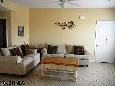 4th image of 1301 West Ave APT B