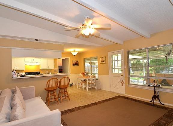 5th image of 8107 Parkdale Dr