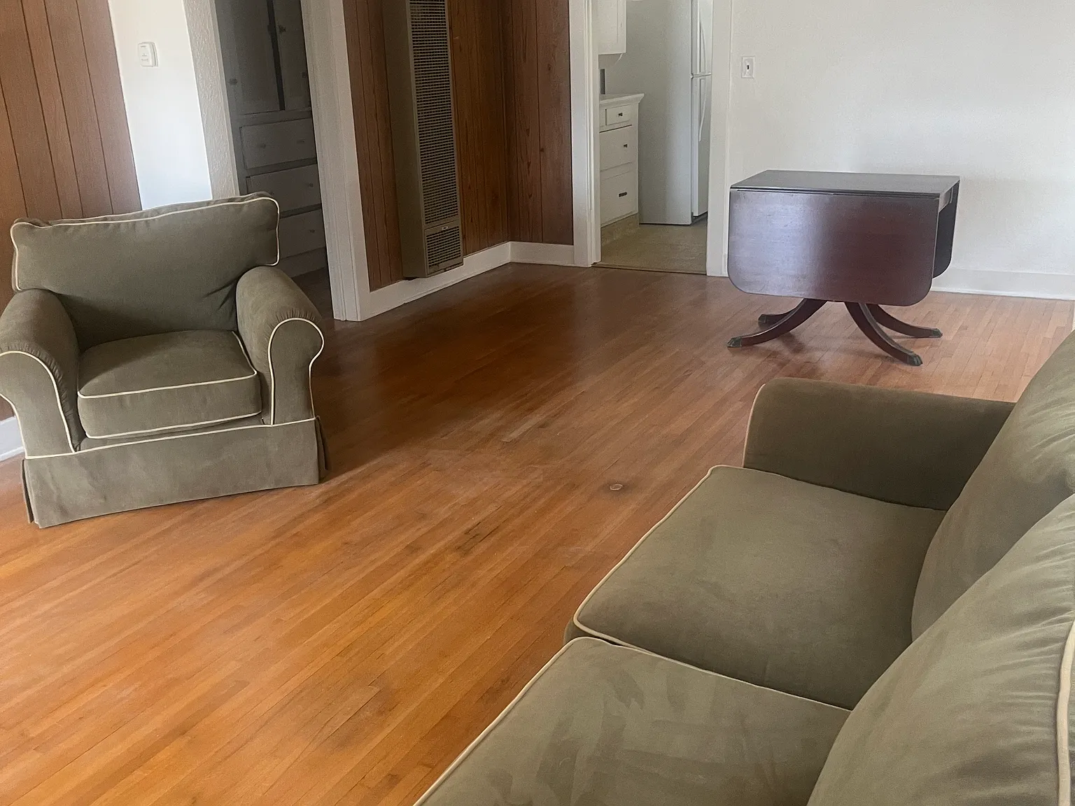 2 bed, 1000 sqft, $1,700 — Photo 2