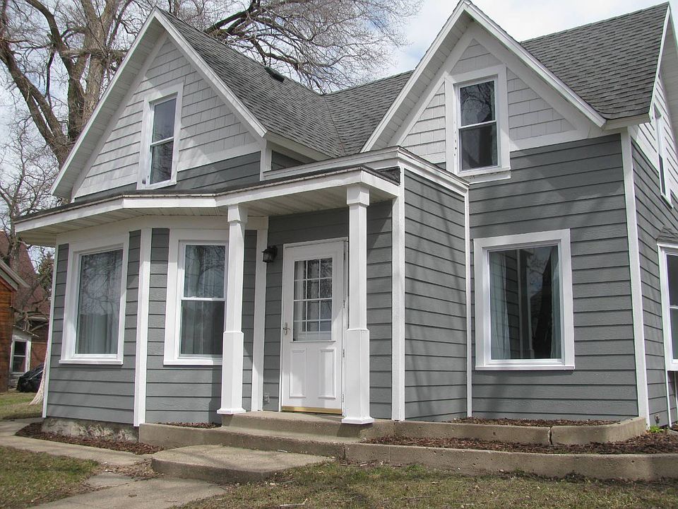 1st image of 18 3rd St SE