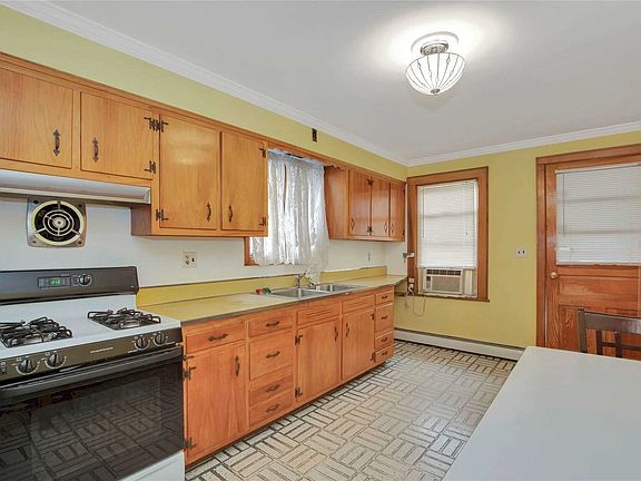 5th image of 968 Salisbury Park Dr