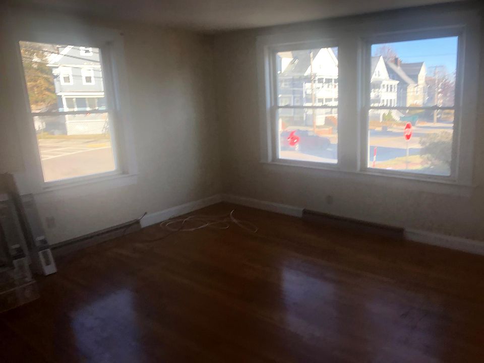 1st image of 215 Whitwell St #1