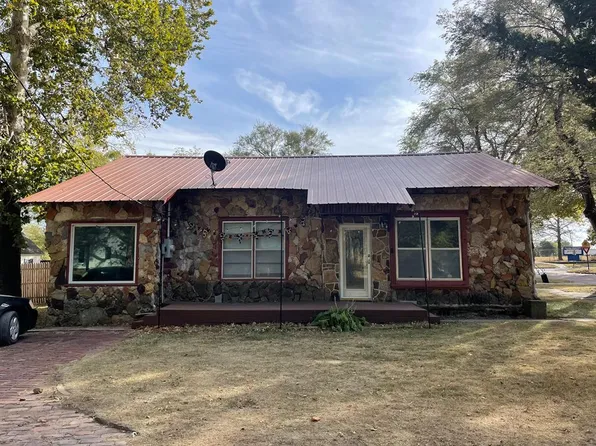 606 S State St, Yates Center, KS 66783