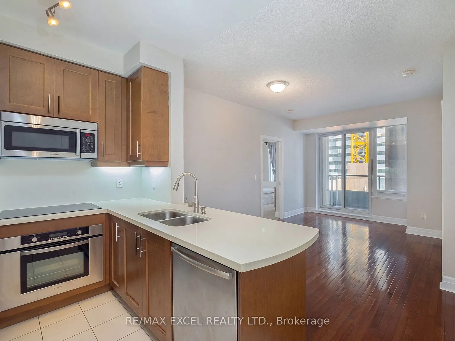 2 bed, $3,200 — Photo 4