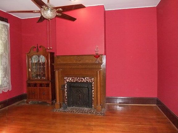 5th image of 149 Sutherlin Ave