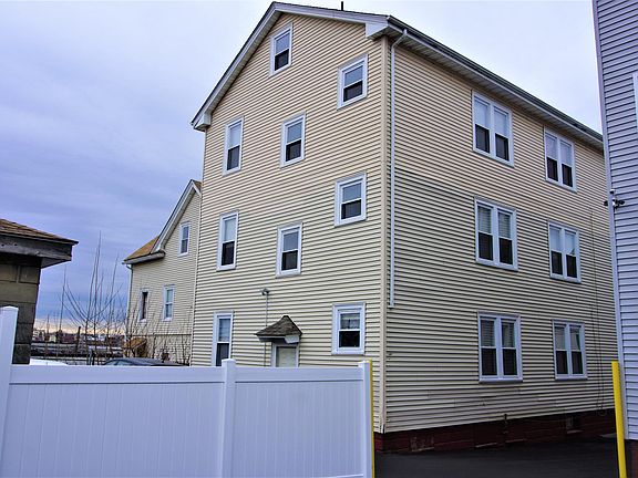 3rd image of 25 Ayrault St Floor 3