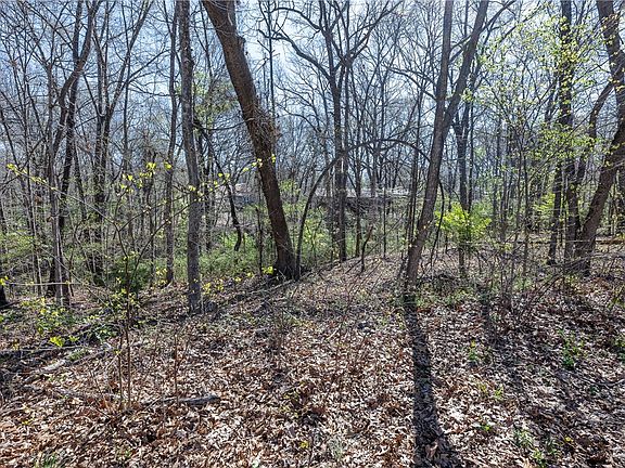 3rd image of 15 Ventnor Dr #15