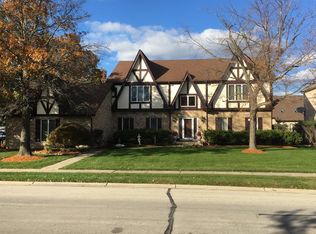 19 Founders Pointe N, Bloomingdale, IL 60108