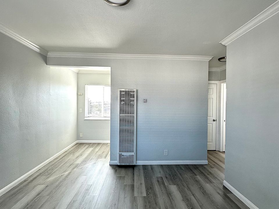 Living Room - LED lights, bright, lots of natural light, crown molding