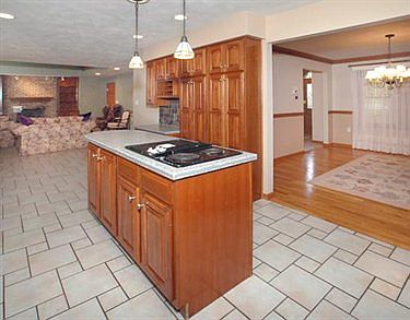 4th image of 290 Garden Center Ct