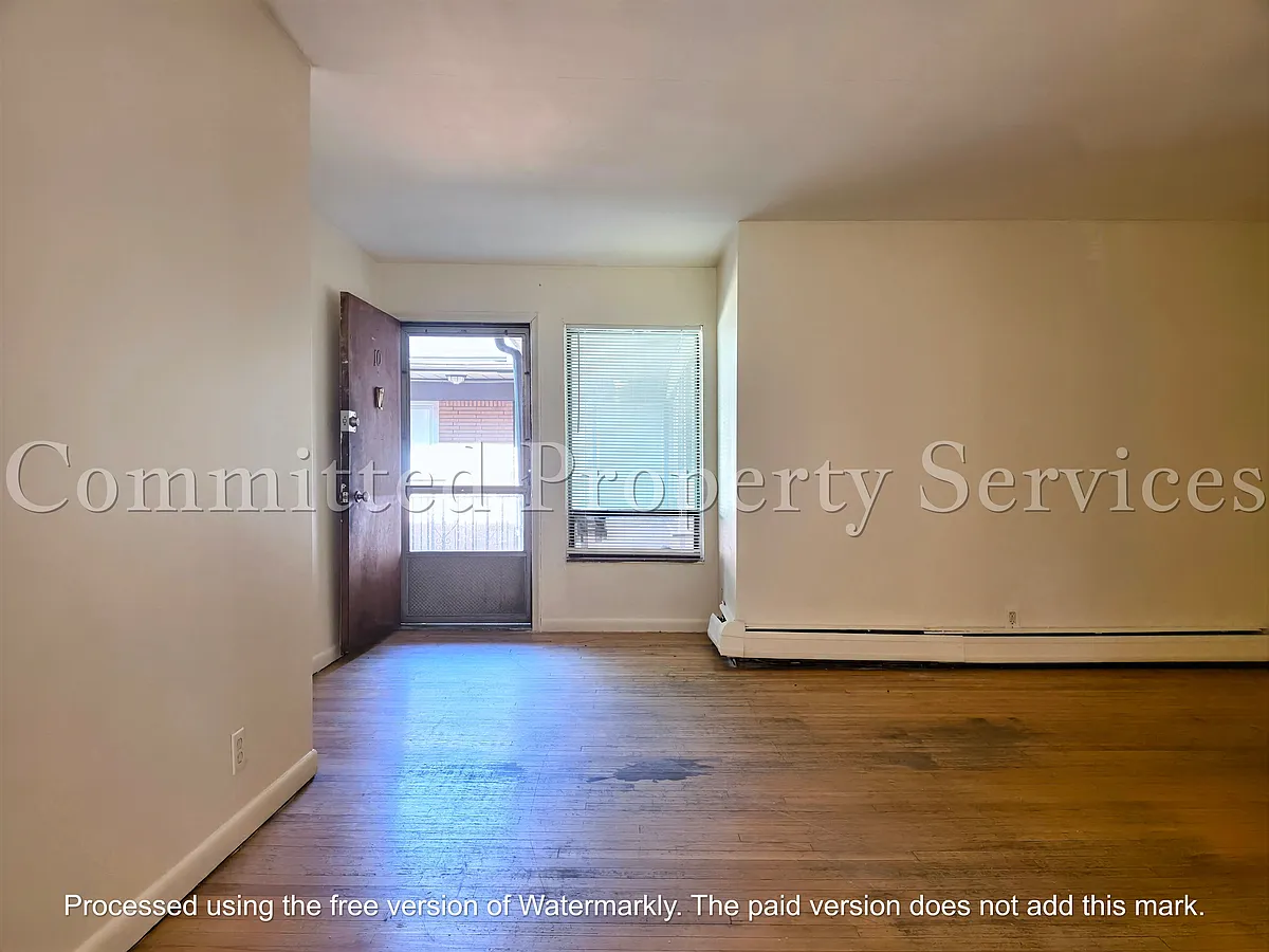 Building Photo - 16611 Greenfield Rd #10