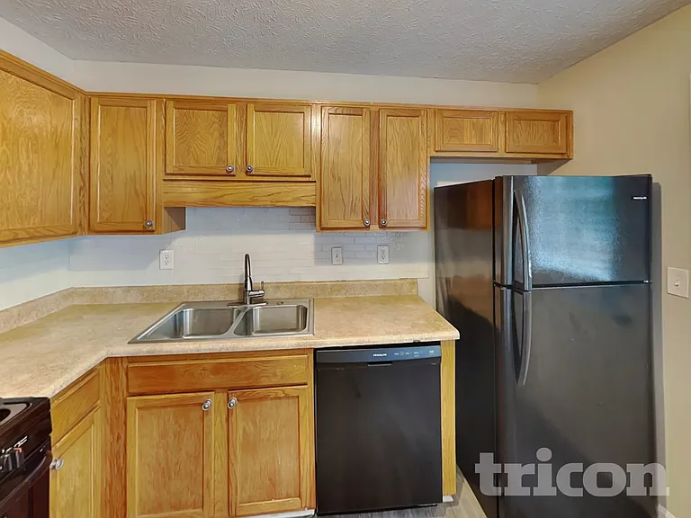 580 River Walk — Photo 7