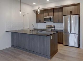 245 S Edith Pl NW #211, Calgary, AB T3R2E1