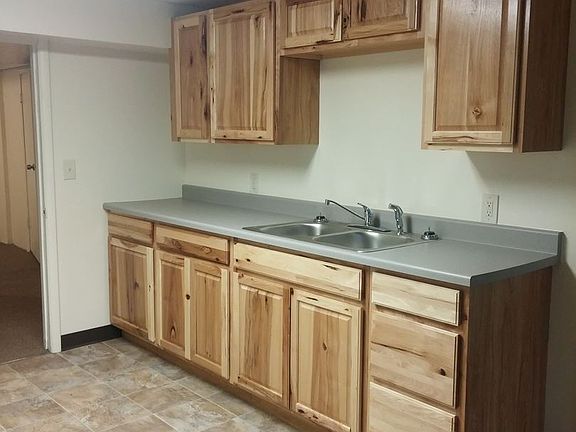 4th image of 309 S 4th St W APT B
