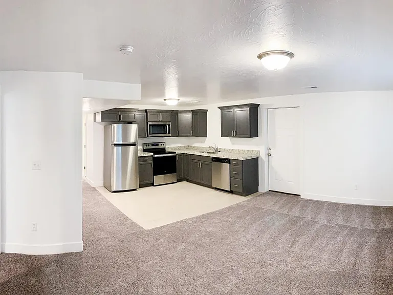 103 N 300 E — Photo 2