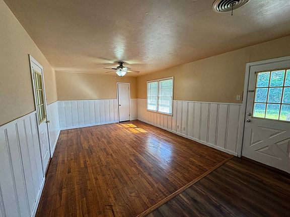 3rd image of 1005 N Willard Dr