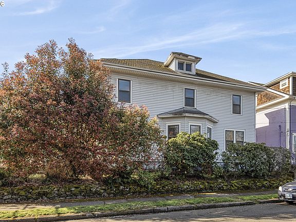 3rd image of 1903 SE 12th Ave