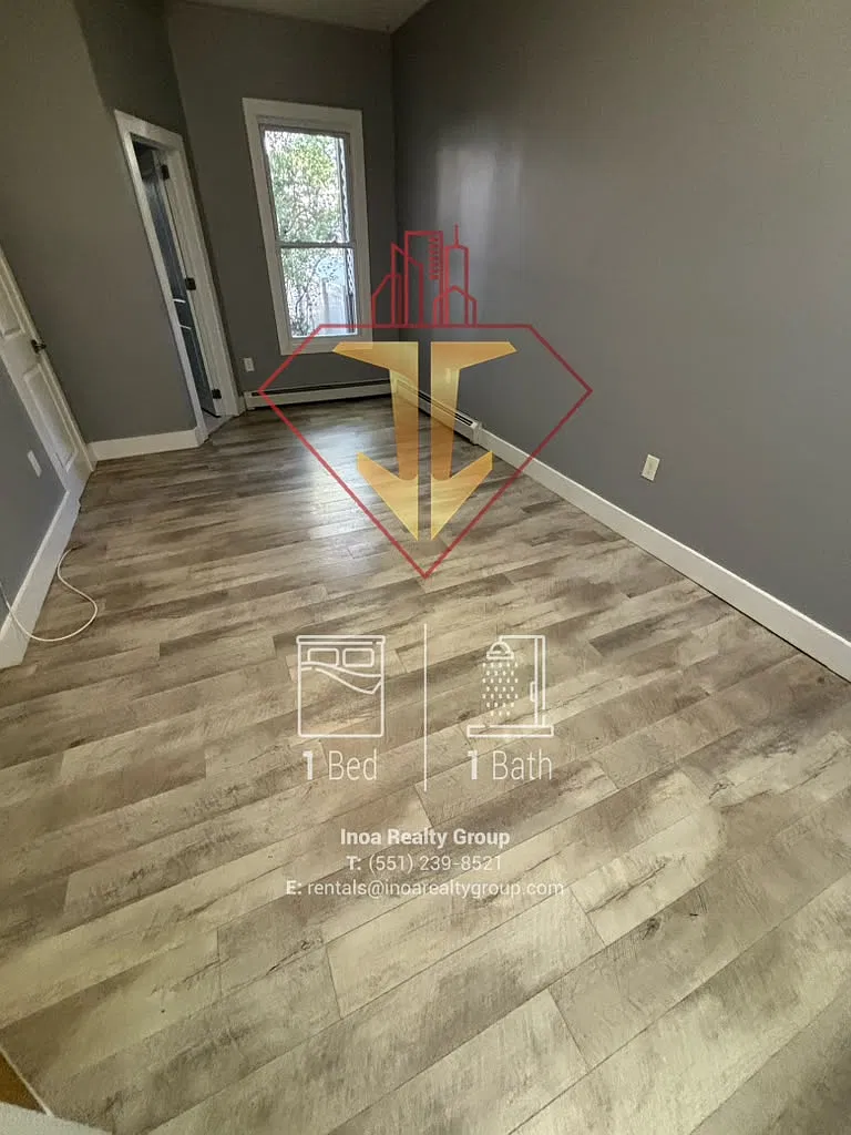 207 Webster Ave — Photo 3