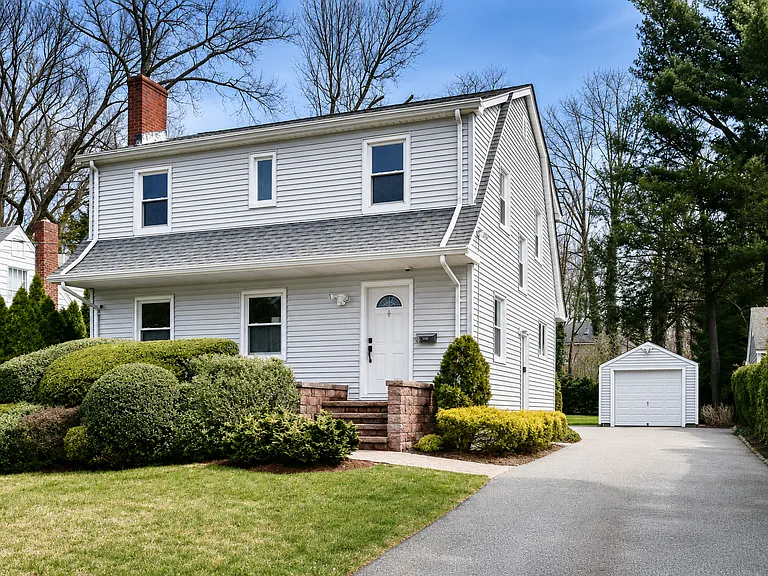 24 Palmer Ave — Photo 1
