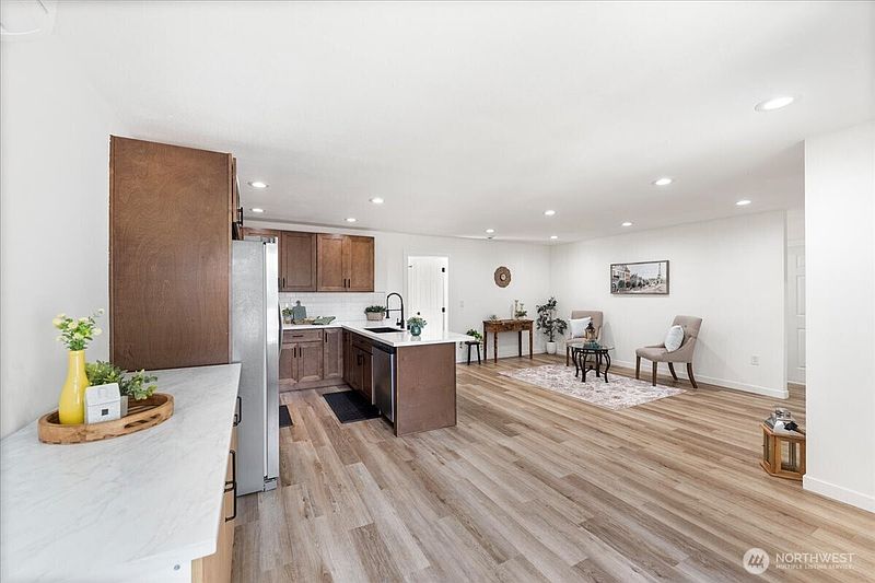 3rd image of 429 Chestnut Street