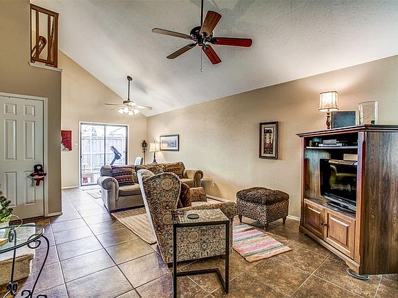 3rd image of 3436 Briaroaks Dr