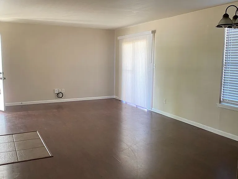 4250 Calallen Dr #1 — Photo 1