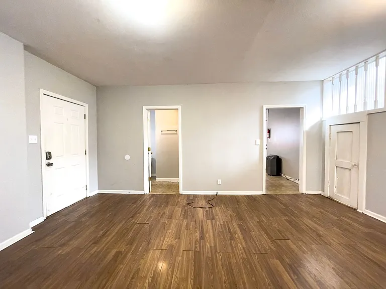 118 N Martin St — Photo 8