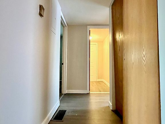 5th image of 100 N Pennsylvania Ave APT B