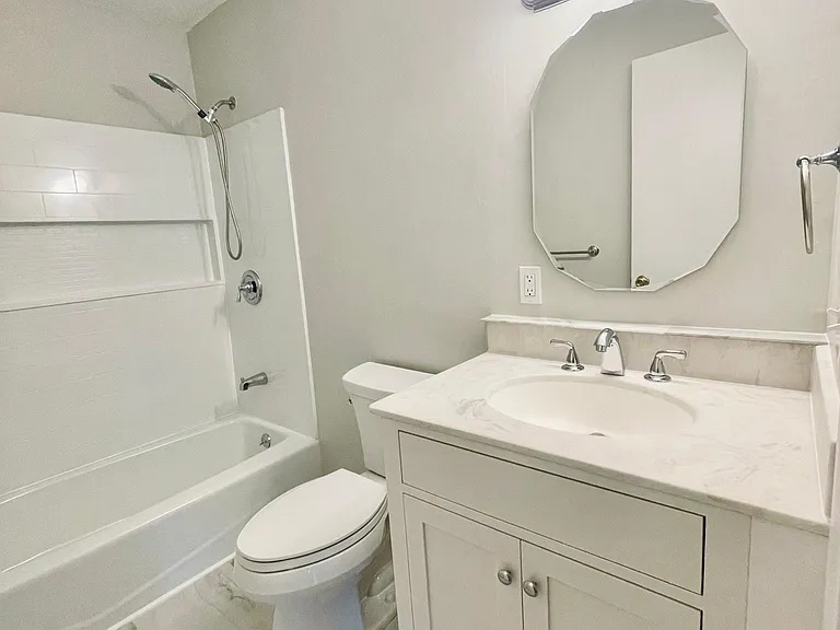 2400 Harbor View Dr #2400 — Photo 8