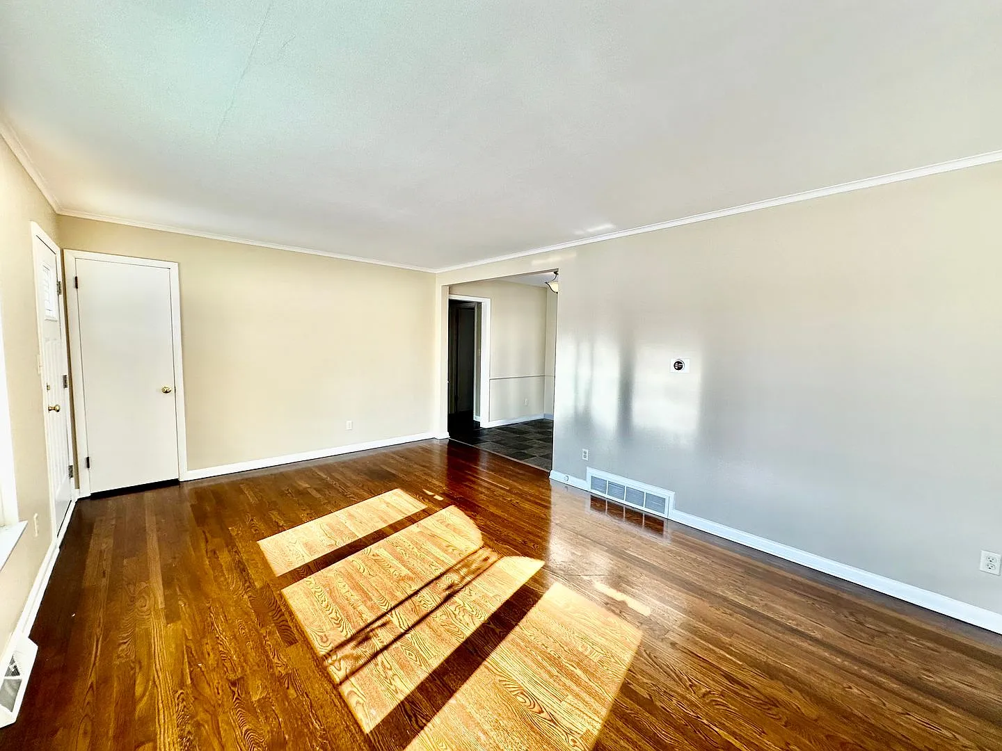 3043 Mount Holyoke — Photo 2