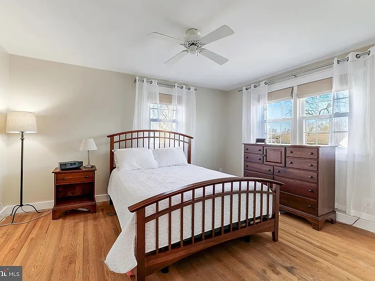 15010 Ulderic Dr — Photo 31