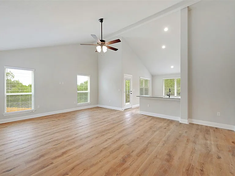 21502 Paine Ave — Photo 4