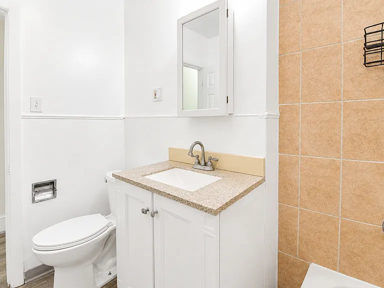 172 Hichborn St #1 — Photo 7