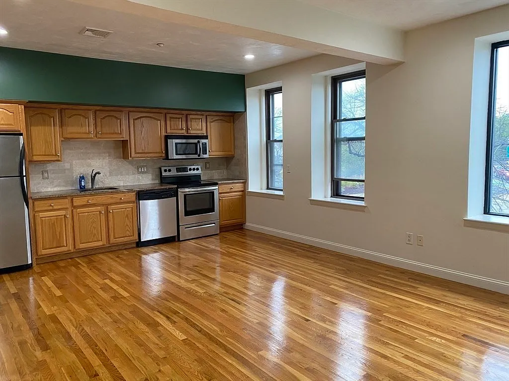 2 bed, 1000 sqft, $3,200 — Photo 2