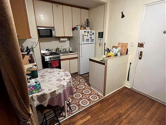 5th image of 2727 Ocean Pkwy APT F30