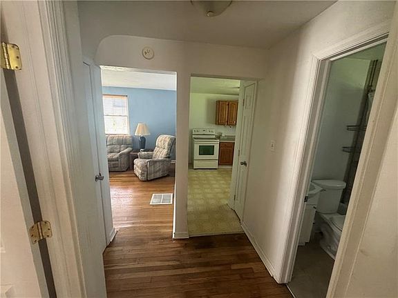 5th image of 626 Ridgemont Dr