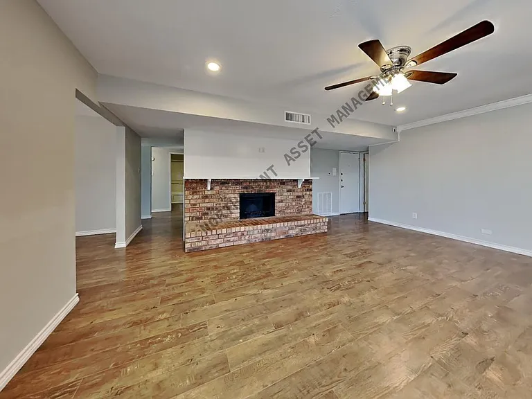 8825 Miami Dr — Photo 4