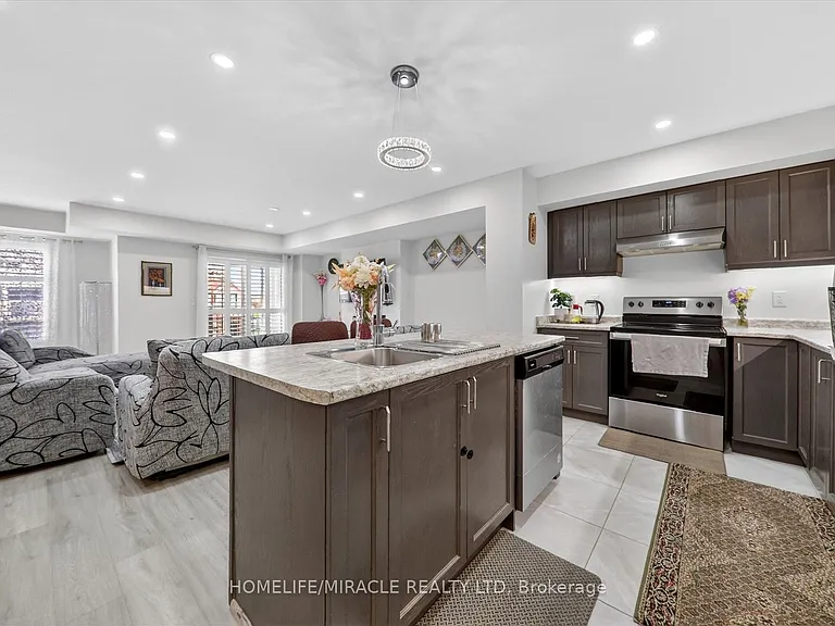 73 Sutcliffe Dr — Photo 12
