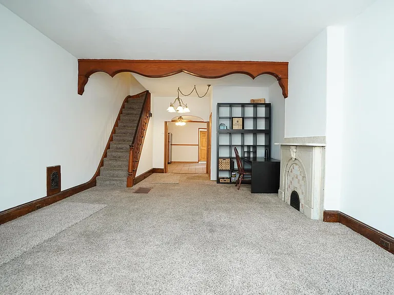 1527 S 10th St — Photo 1