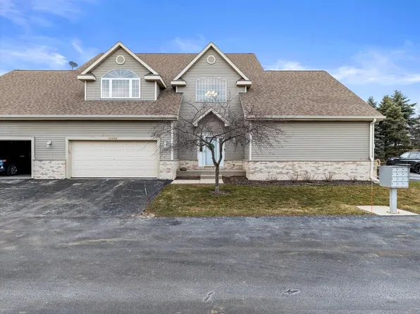 1058 Quinlan DRIVE #B, Pewaukee, WI 53072