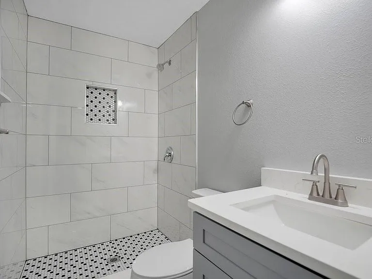 2115 Messina Ave — Photo 16
