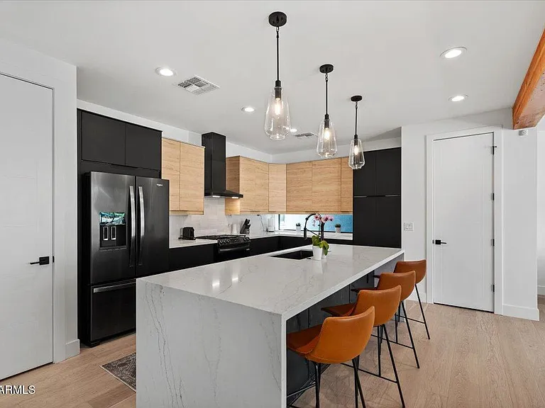 230 W Monterosa St — Photo 8