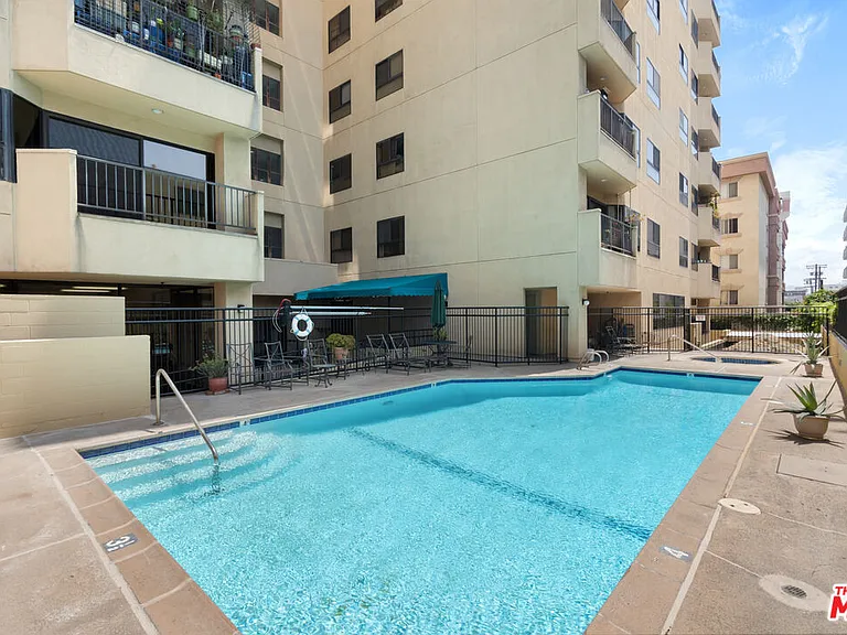 727 S Ardmore Ave #108 — Photo 32