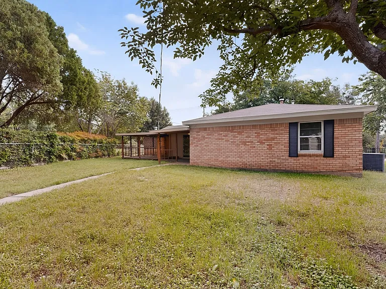 1016 Sproles Dr — Photo 42