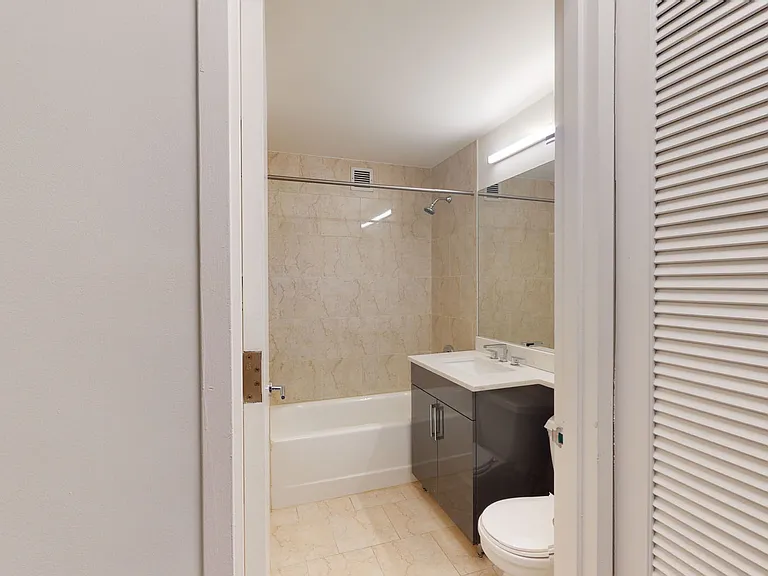 10 Hanover Square — Photo 109