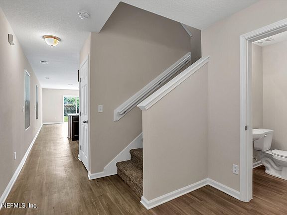 4th image of 8614 COCOA Avenue