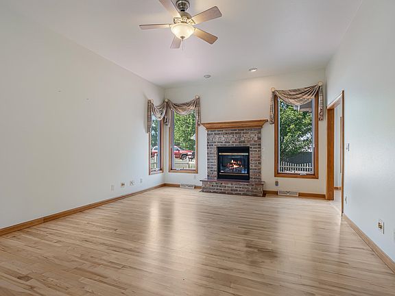 4th image of 715 Jennifer Ct